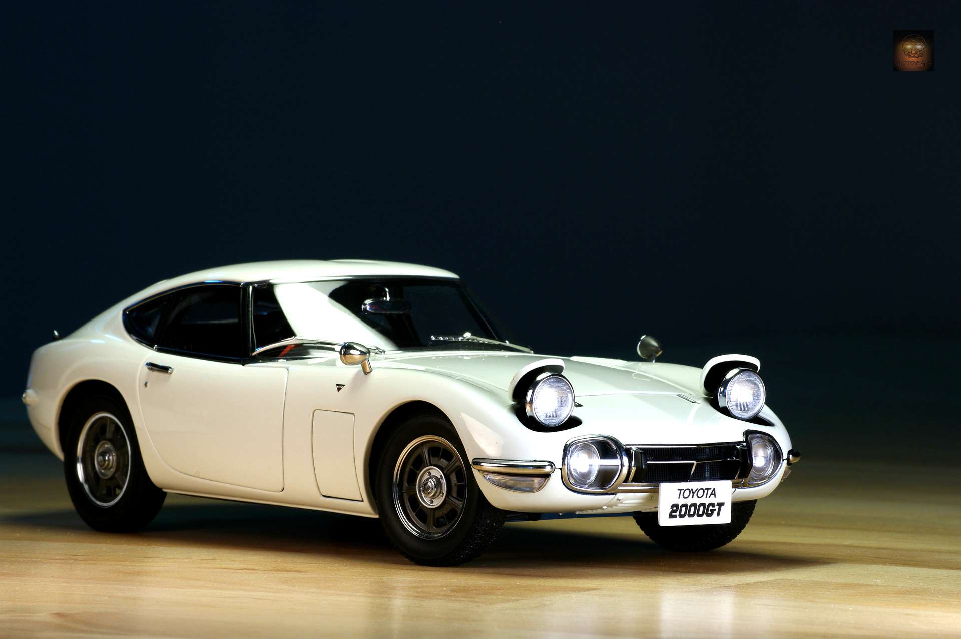 AUTOART（奥图亚）出品1:18比例丰田汽车模型，1967年丰田2000GT